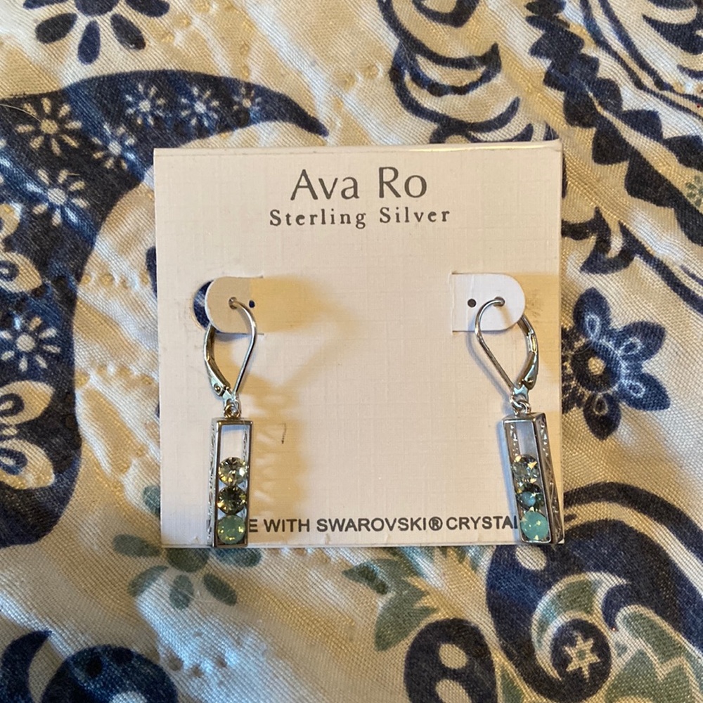 Earrings that’s never been worn